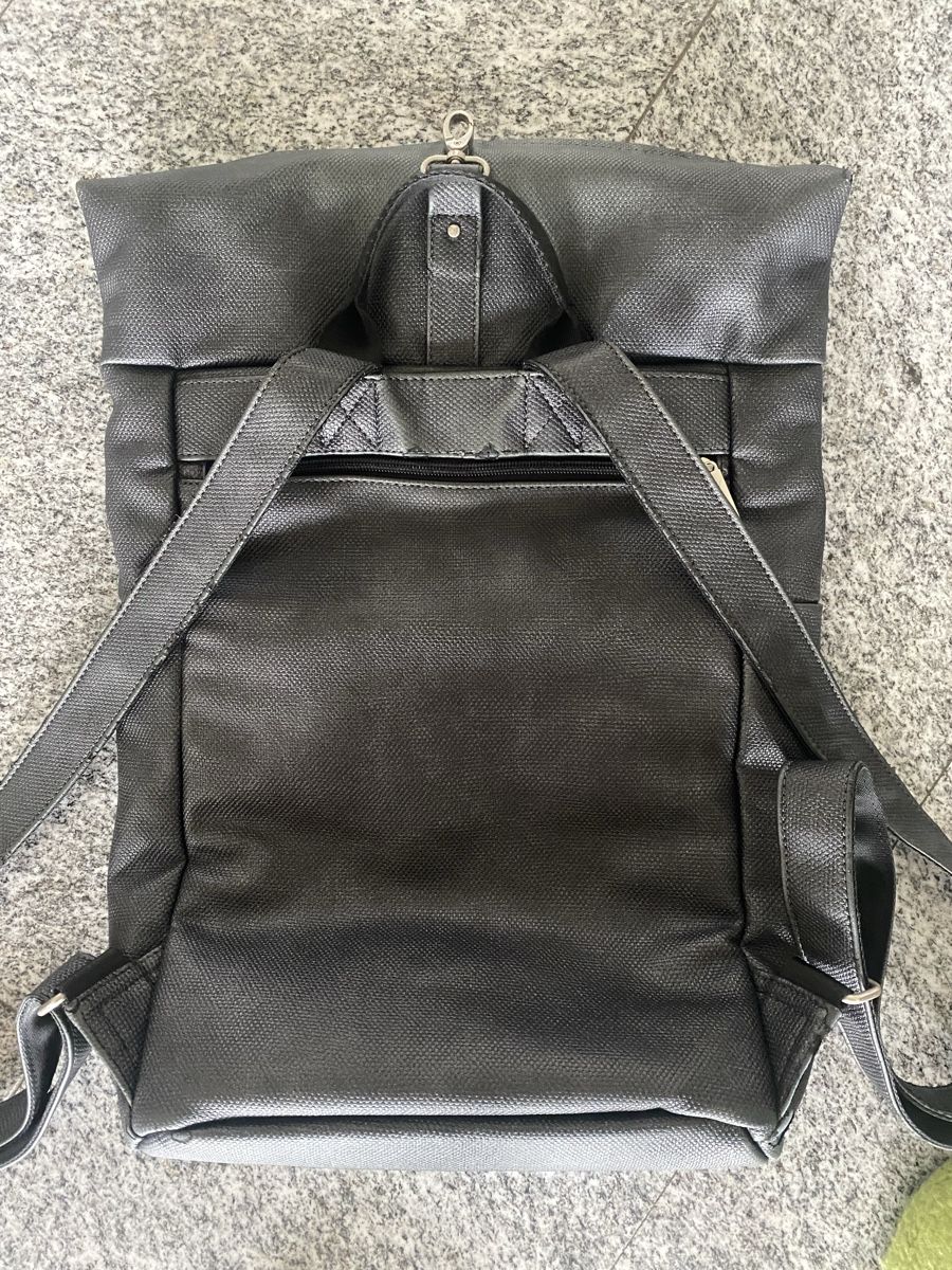 Zwei Zaini: ZWEI Rucksack grau mit leichtem Glanz – Usato da Kastanienbaum venduto da Cetrioli13 2