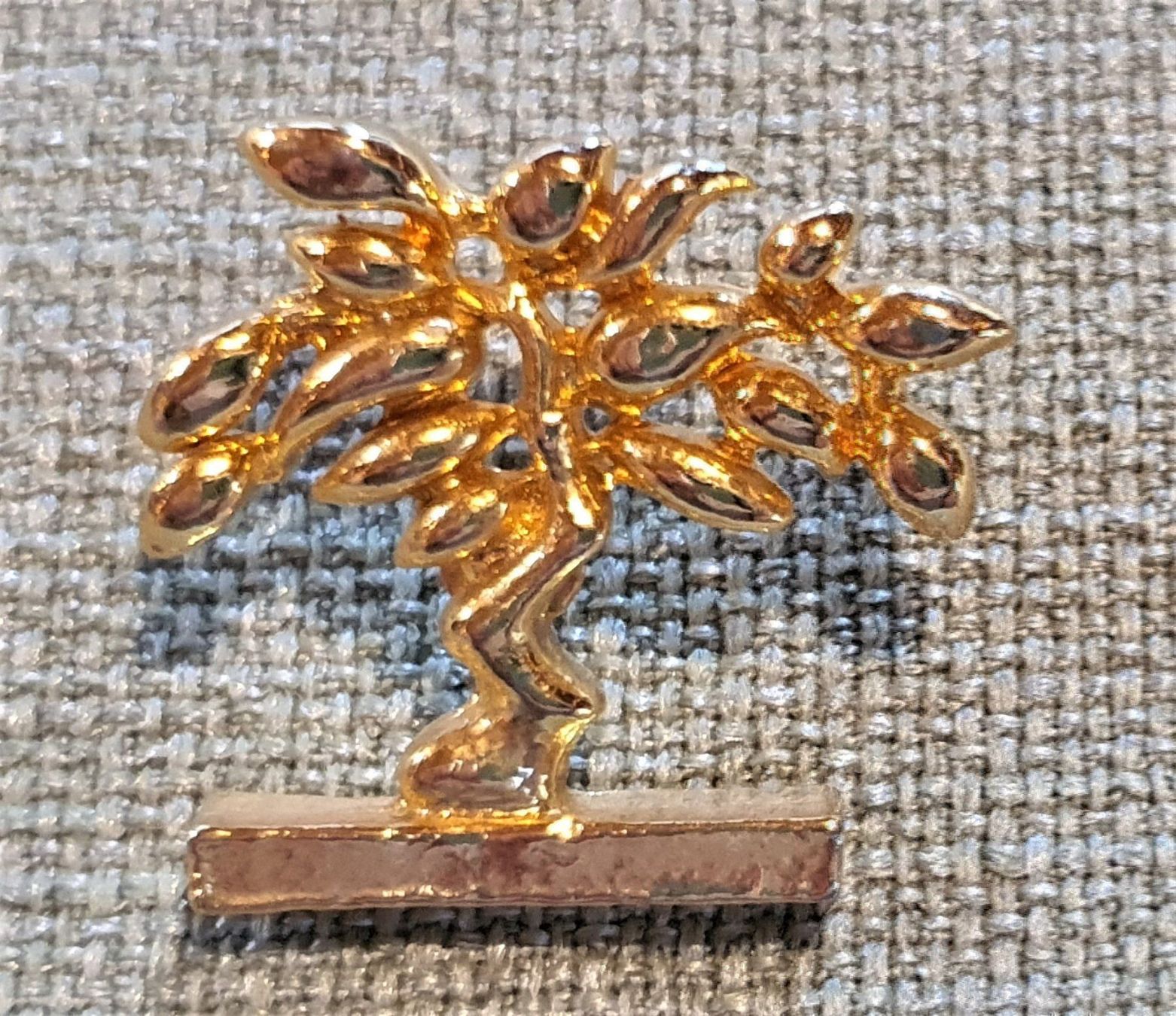 Placchette & Badge: E689 - Goldiger 3D Pin Baum  - Schwer – Usato da Reinach BL venduto da Boston-Verkauf 1