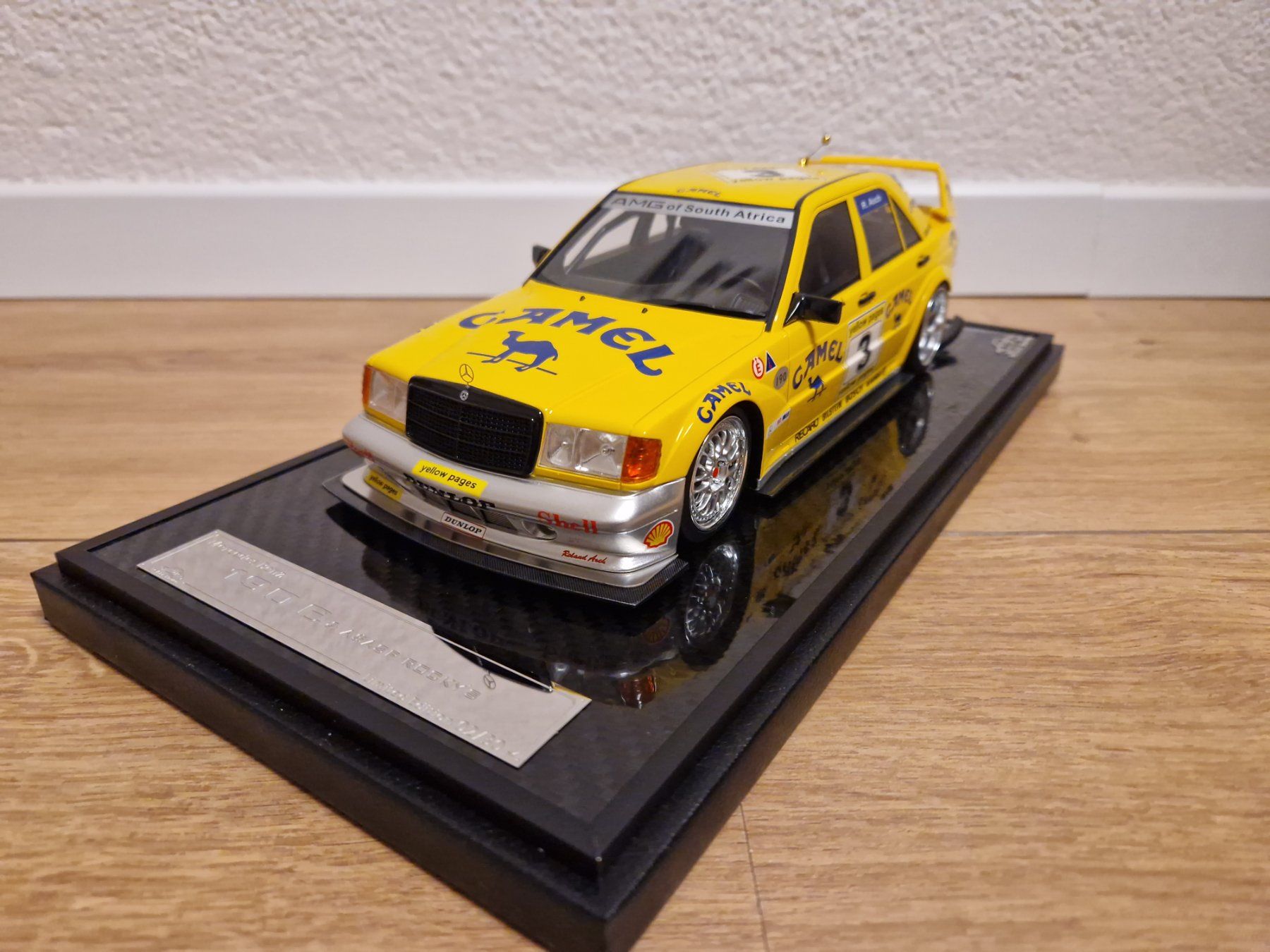 Mercedes-Benz Modellini d'auto: Mercedes 190E DTM Modellauto 1:18 Vitrine – Nuovo e nell'imballaggio originale da Studen BE venduto da Continentalcollector