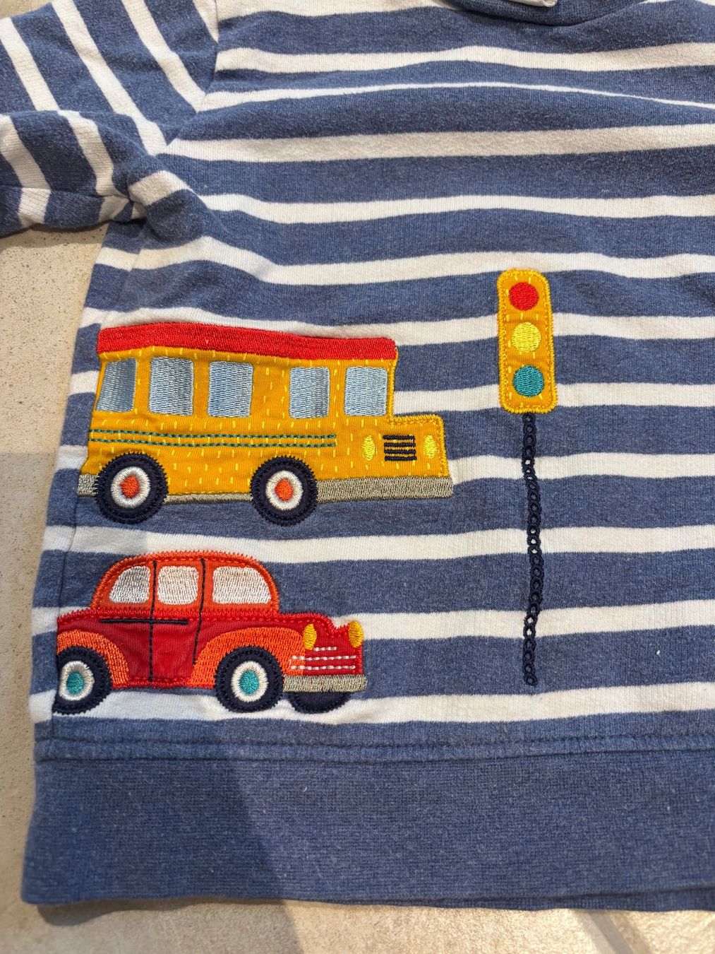 Pullover & Sweatshirts: Pull-over taille 98 – Gebraucht aus Bressaucourt von Lamu