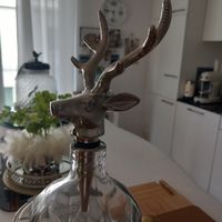 Tolle  alte Flasche mit Hirschkopf verschluss/ Vintage