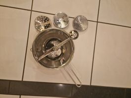 Passiersieb / Gemüsesieb aus Edelstahl mit 3 Einsätzen