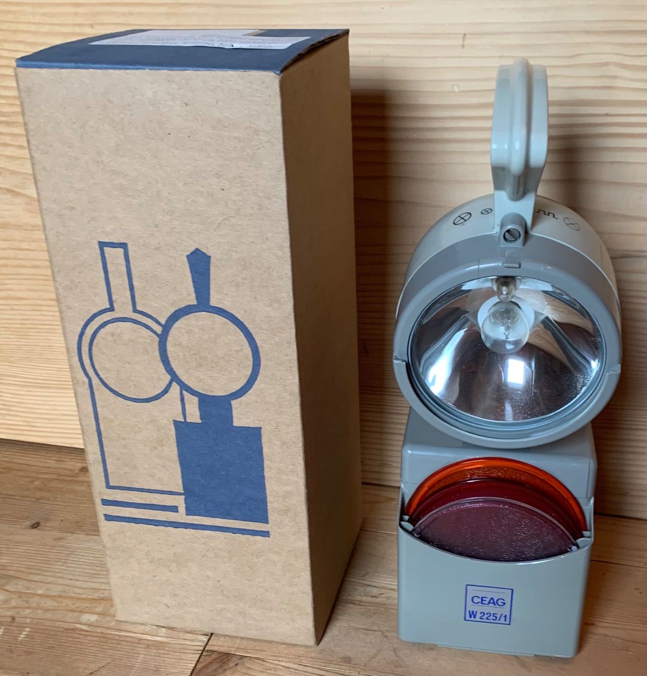 Schweizer Armee Lampen: Handlampe der CH Armee in Originalverpackung – Neu (gemäss Beschreibung) aus Goldingen von Bergler012