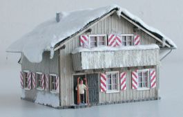 Berghaus im Schnee zu Spur H0