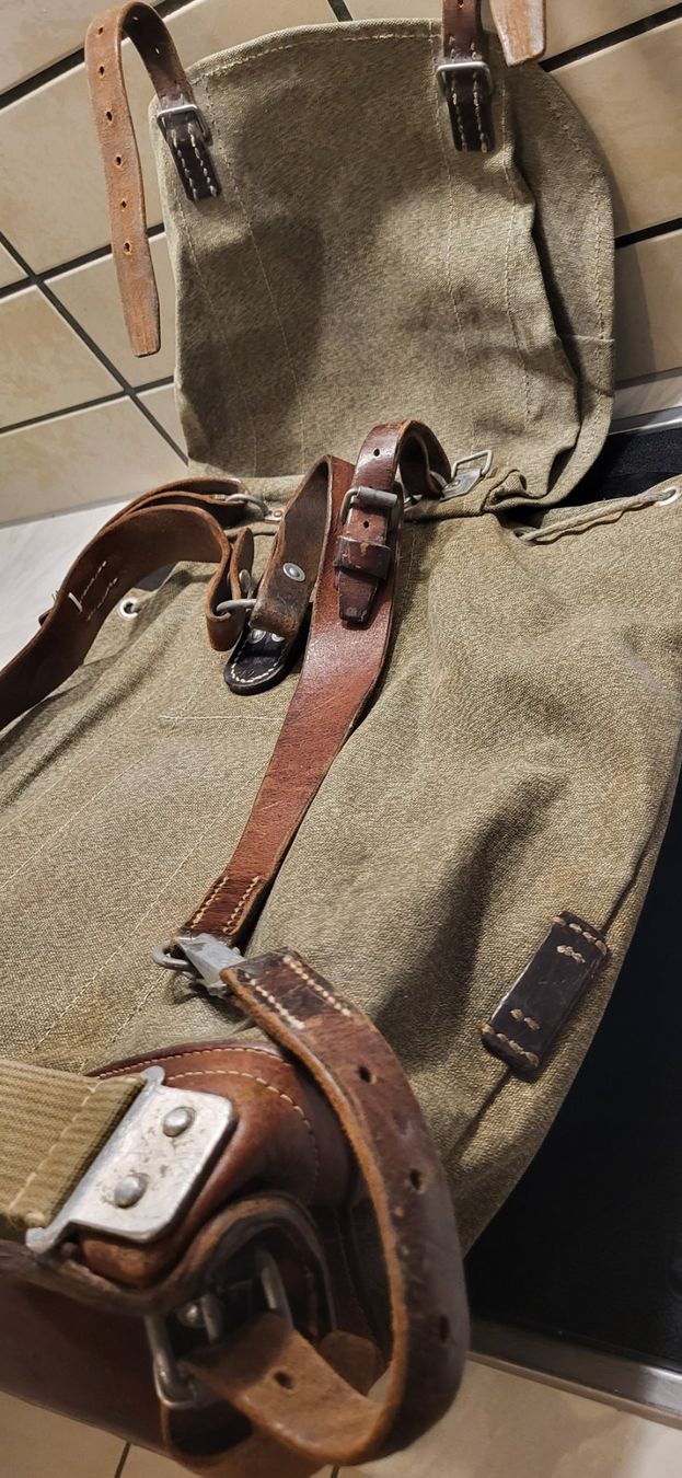 Schweizer Armee Zaini: Original-Rucksack der Schweizer Armee, 1966 – Usato da Bonfol venduto da salutoi01 2