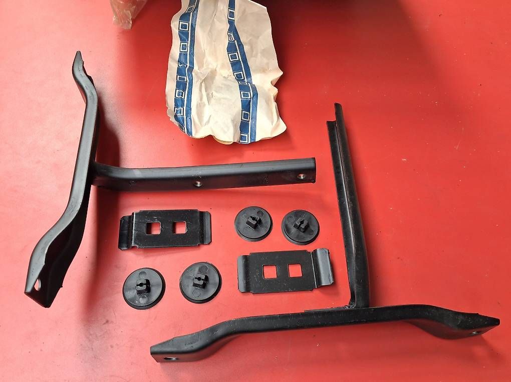 Tutti pezzi di ricambio auto: Opel Stossstangenhalter 16 14 059 – Usato da Huttwil venduto da kadett_78