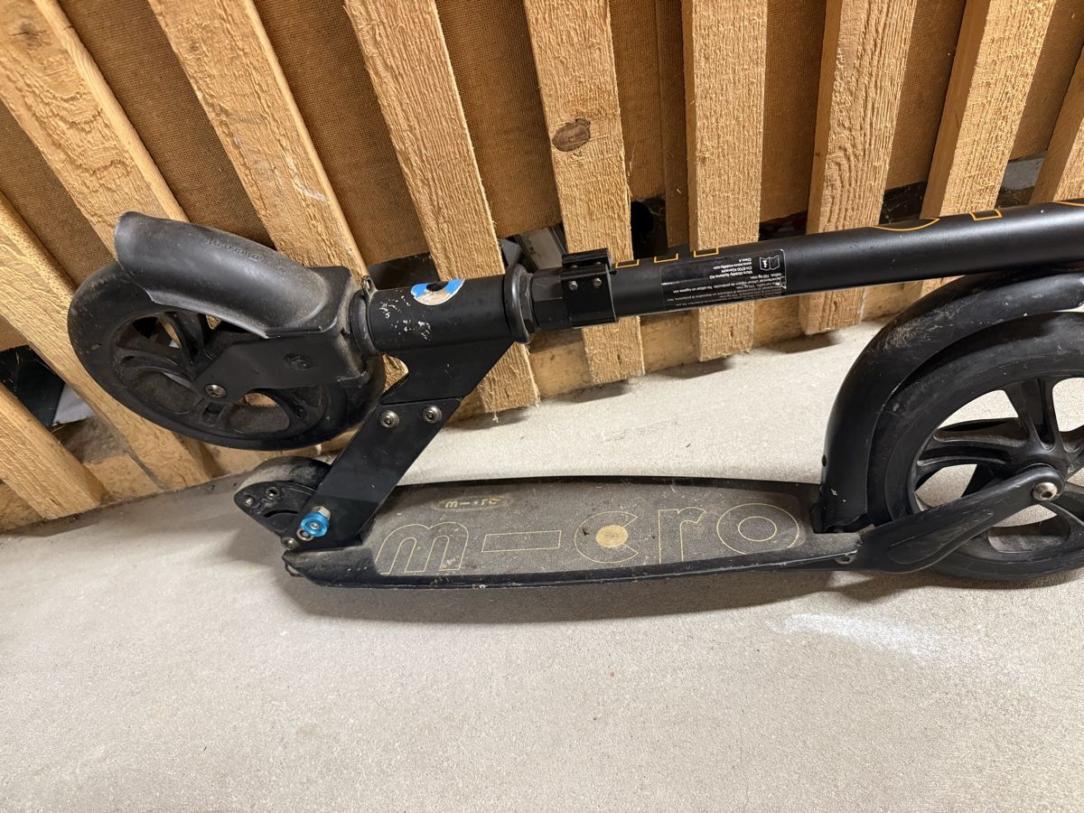 Scooter: Micro Mobility Scooter schwarz gebrauchter Zustand – Usato da Zürich venduto da estela22 2