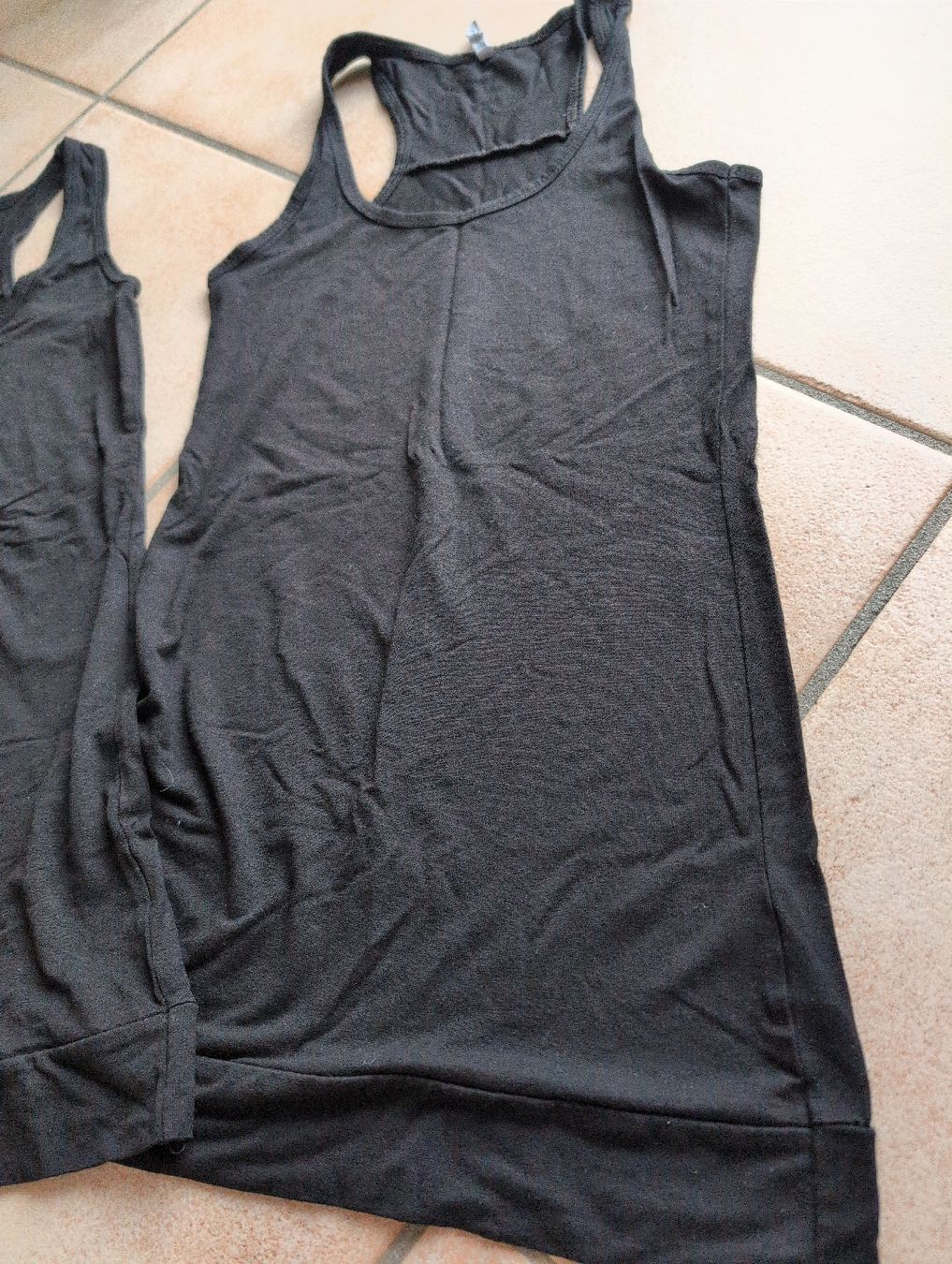 Tops: Schwarze Tops Gr. XS schwarz – D'occasion à Unterlunkhofen par SophieS. 1