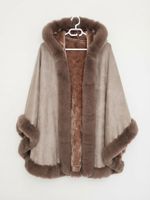 Wunderschöner Kunstpelz-Poncho / Cape in Braun