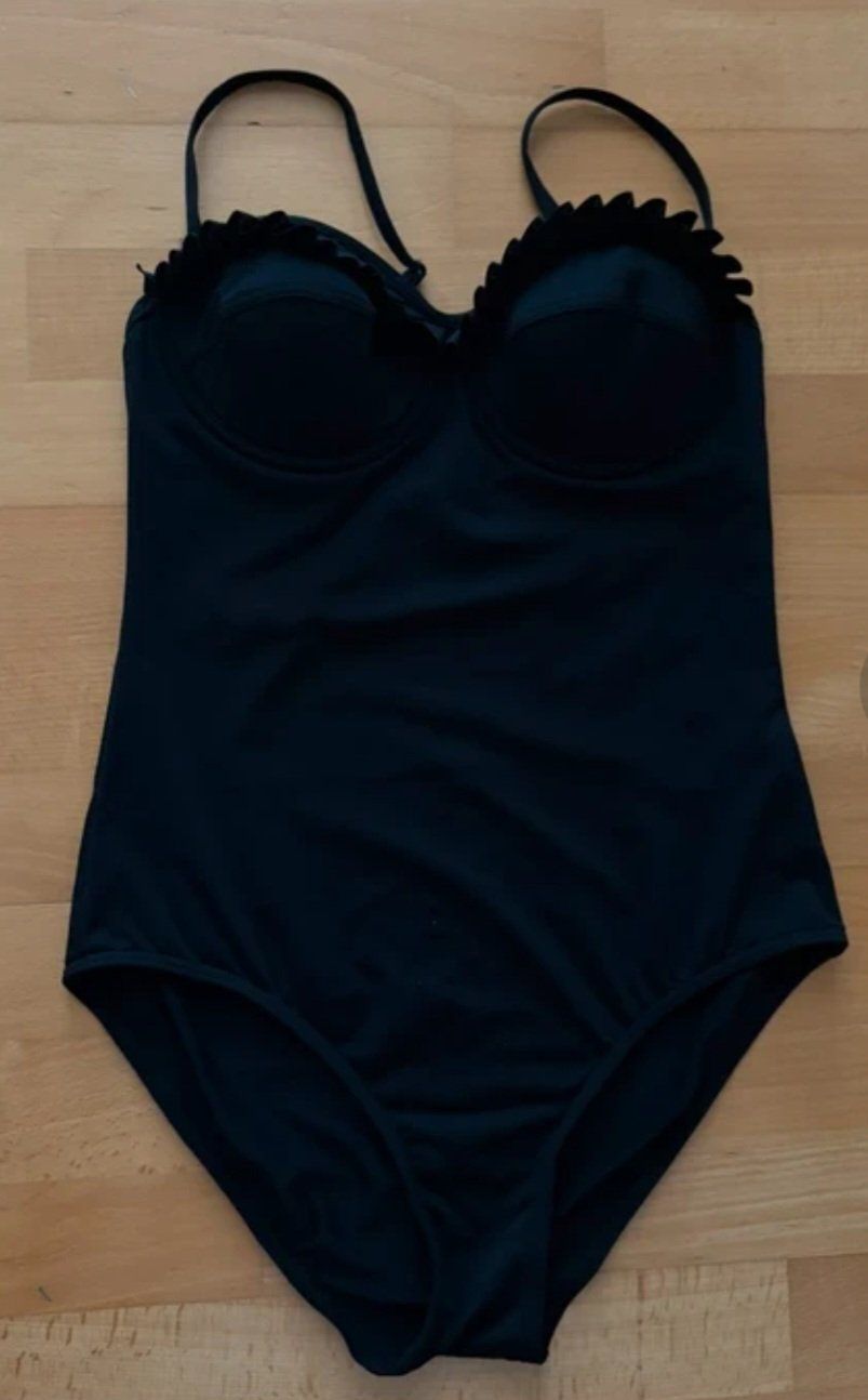 Costumi da bagno & Bikini: Verspielter Badeanzug Gr.38 mit Rüschen – Usato da Romanshorn venduto da Hanibal424