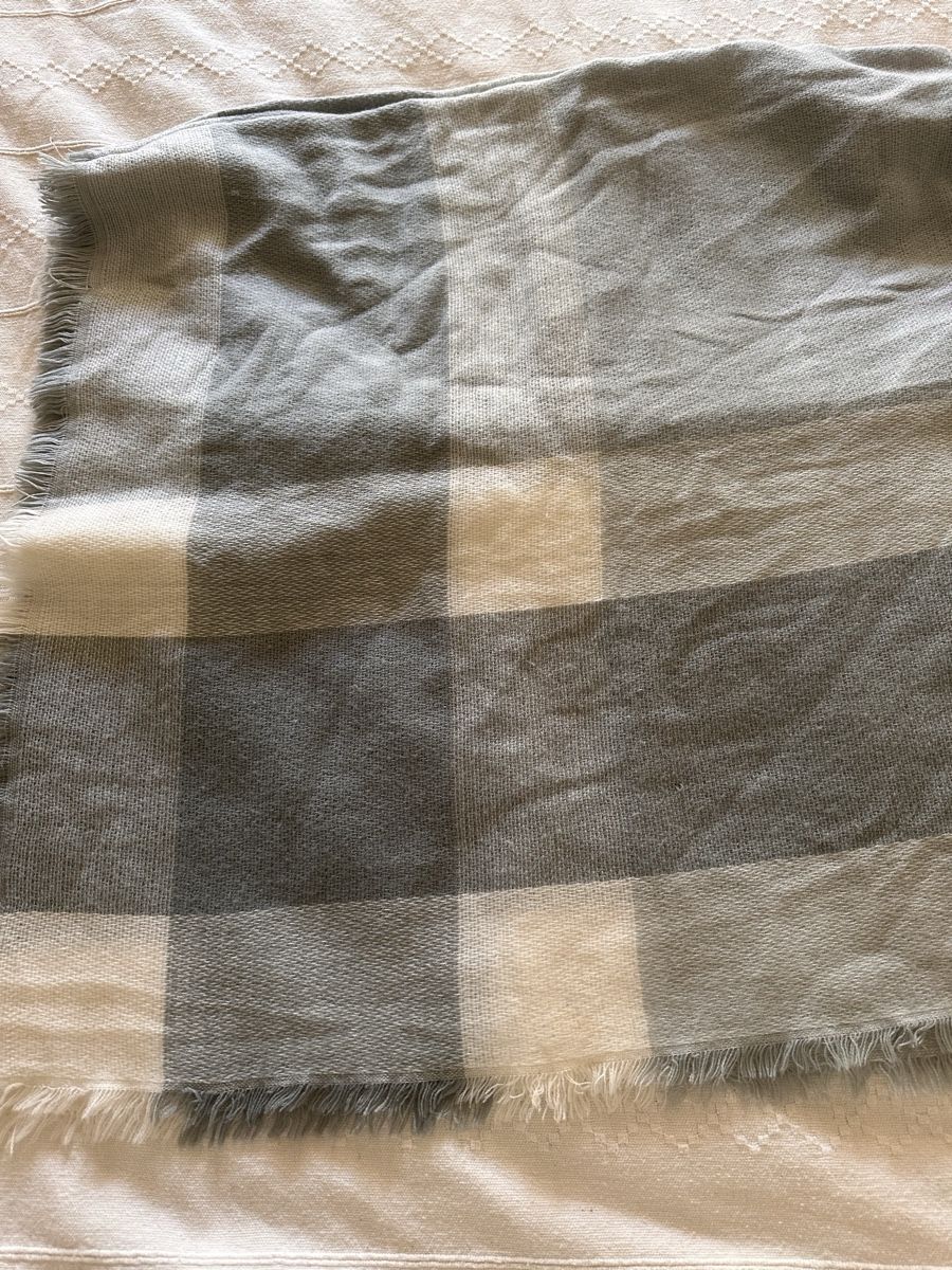 Foulard & Sciarpe: Scarf grey and white – Usato da Zürich venduto da car_68nt 2