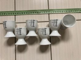 6 Eierbecher aus Porzellan mit schlichtem Muster, neuwertig