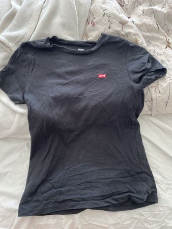 2 mal Levis Shirt Grösse M