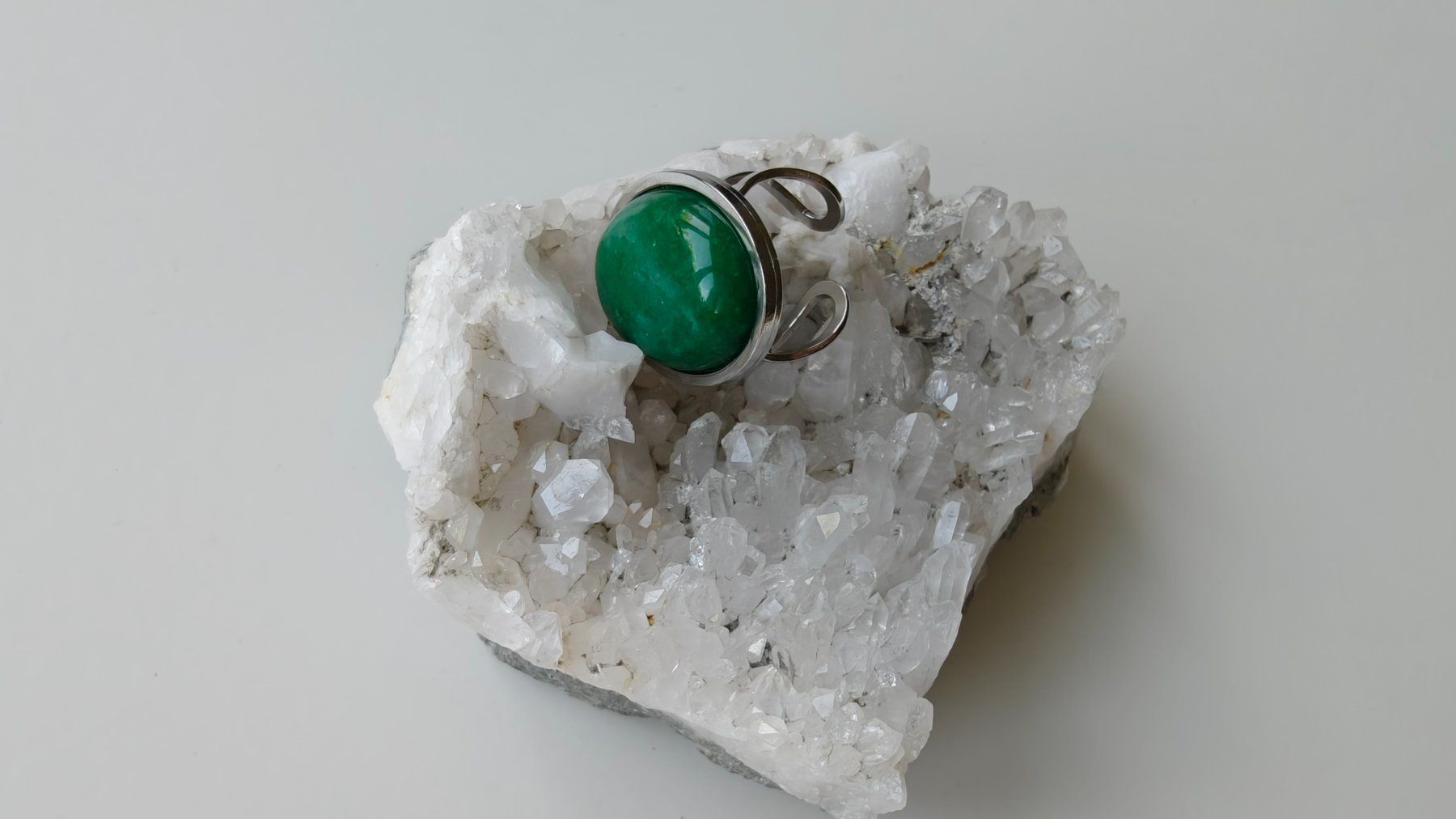 Anelli: Green Jade Stainless Steel Adjustable Ring – Nuovo (secondo la descrizione) da Allschwil venduto da Jani_Banani