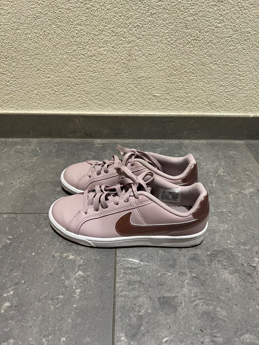 Chaussures filles: Nike Sneaker Grösse 36 – D'occasion à Würenlingen par Isa750 1