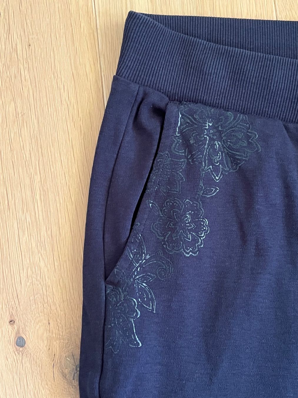 Freddy Pantaloni: Freddy, leichte Trainerhose Damen, Gr. S – Usato da St. Moritz venduto da 7000marie 3