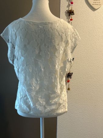 Kurzarm Shirt ecru mit Netzeinsatz - Stickerei