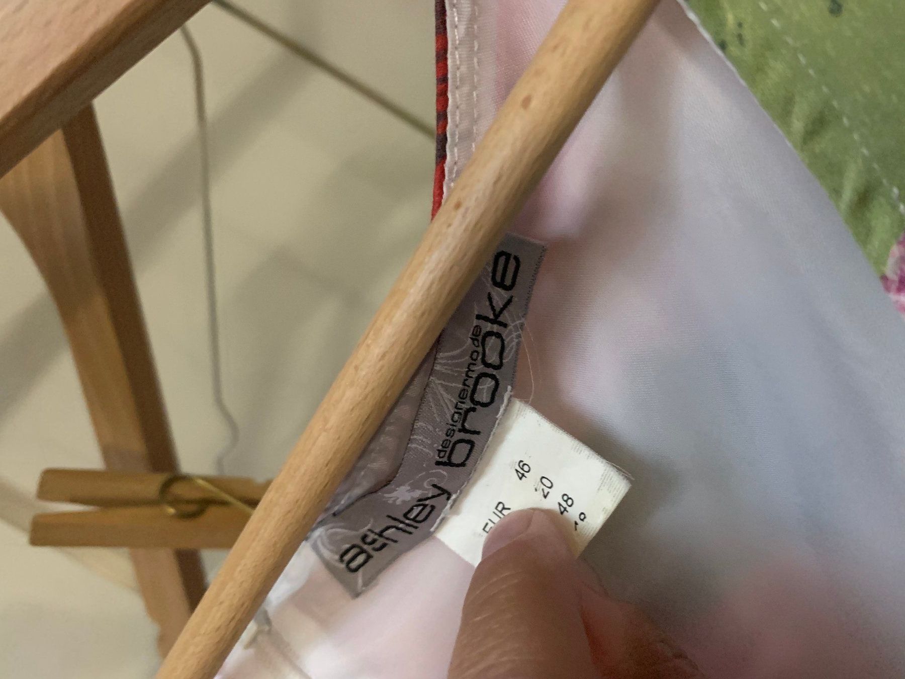 Brooks Vestiti: Ashley Brooks Etui Kleid Blumenmuster Grösse 46 – Usato da St. Gallen venduto da Miousch 1