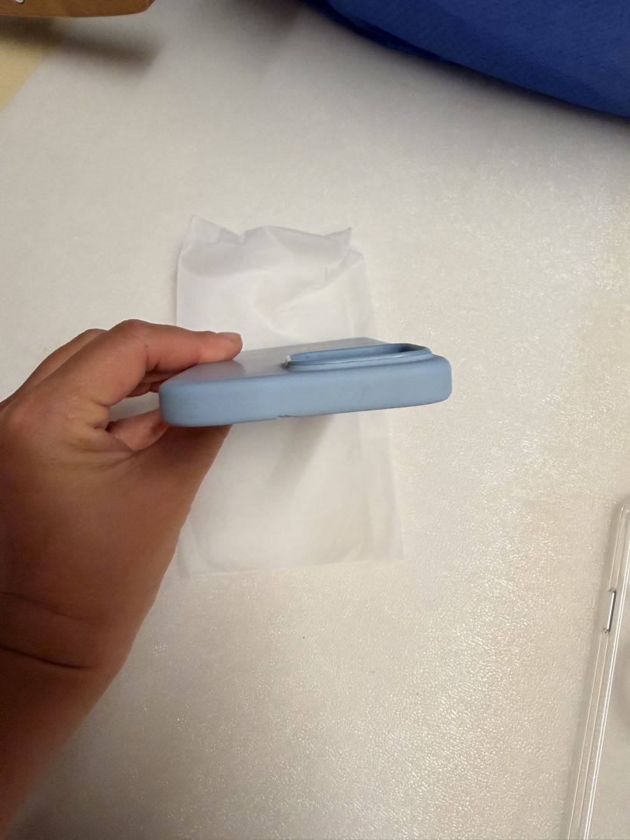 Apple Coques & Protection écran: iPhone 15 Pro Max Silicone Case Magsafe – D'occasion à Allschwil par KYJS 3