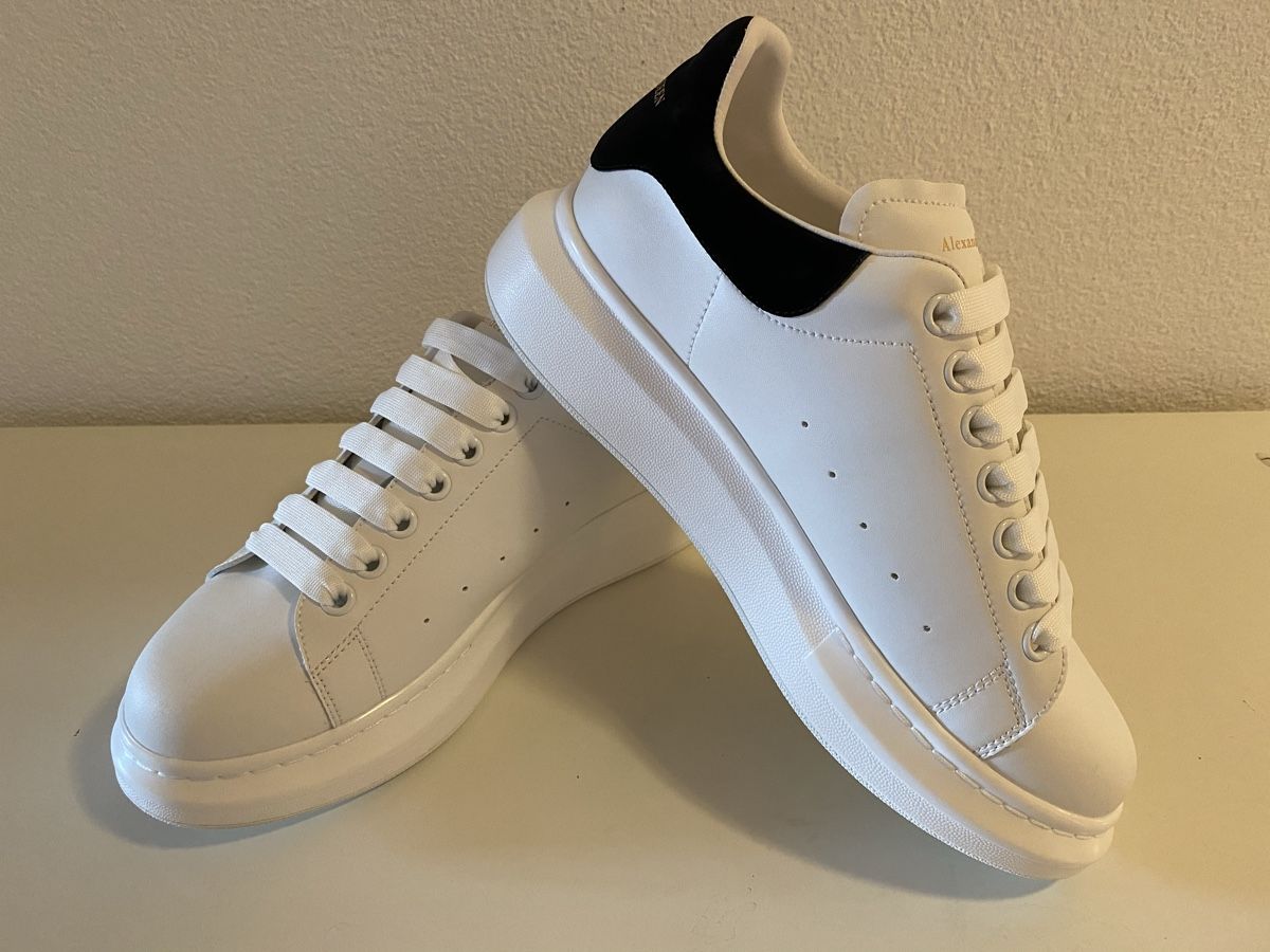 Herrenschuhe: Weisse Sneaker, Gr. 42, ungeöffnet – Neu und originalverpackt aus Wittenbach von RRoman