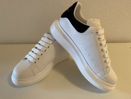 Weisse Sneaker, Gr. 42, ungeöffnet