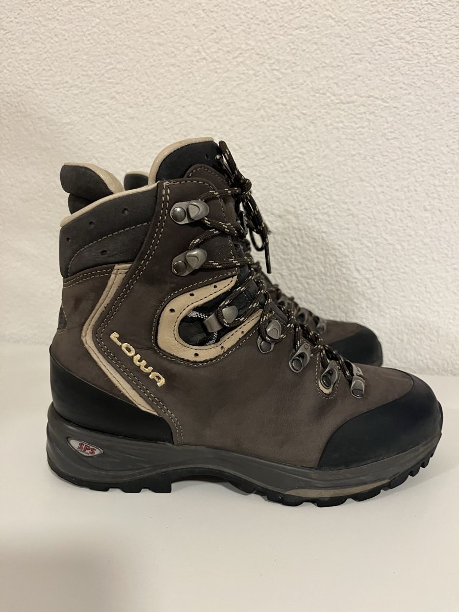 Lowa Damenschuhe: Lowa Wanderschuhe Grösse 36.5 – Gebraucht aus Frauenfeld von heyLani