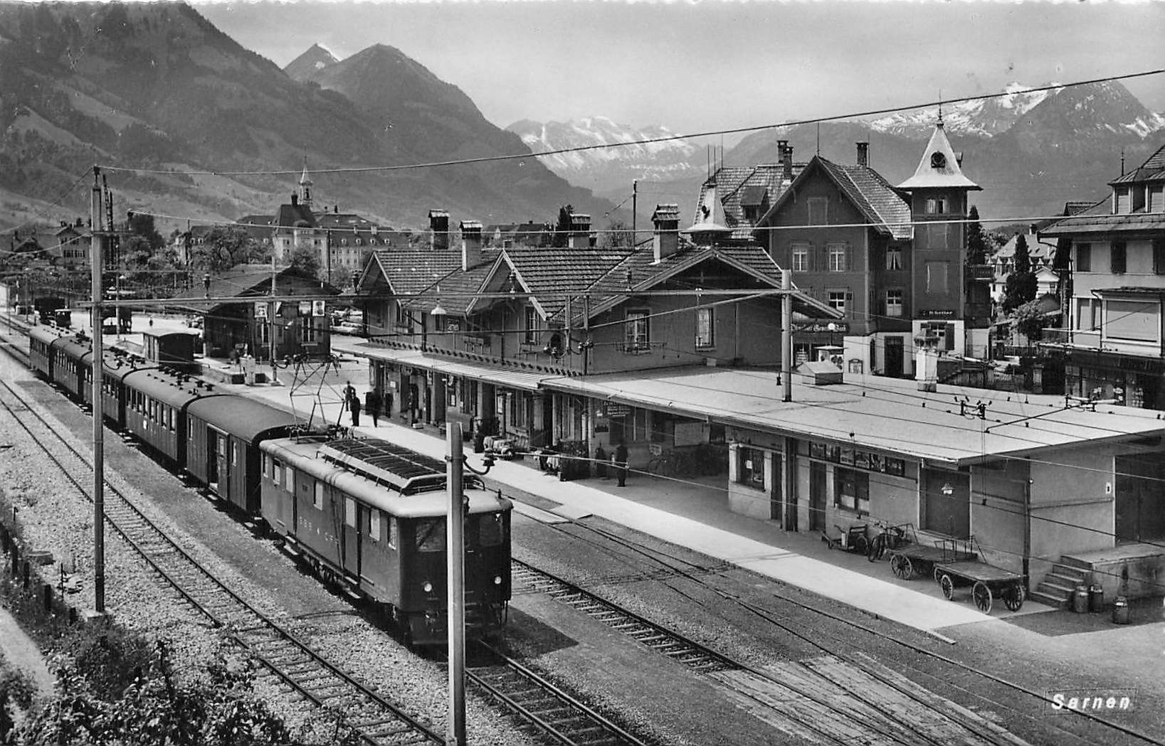 Cartoline postali: Sarnen (OW) Bahnhof mit elektrischem Zug – Usato da Biasca venduto da Blenio71