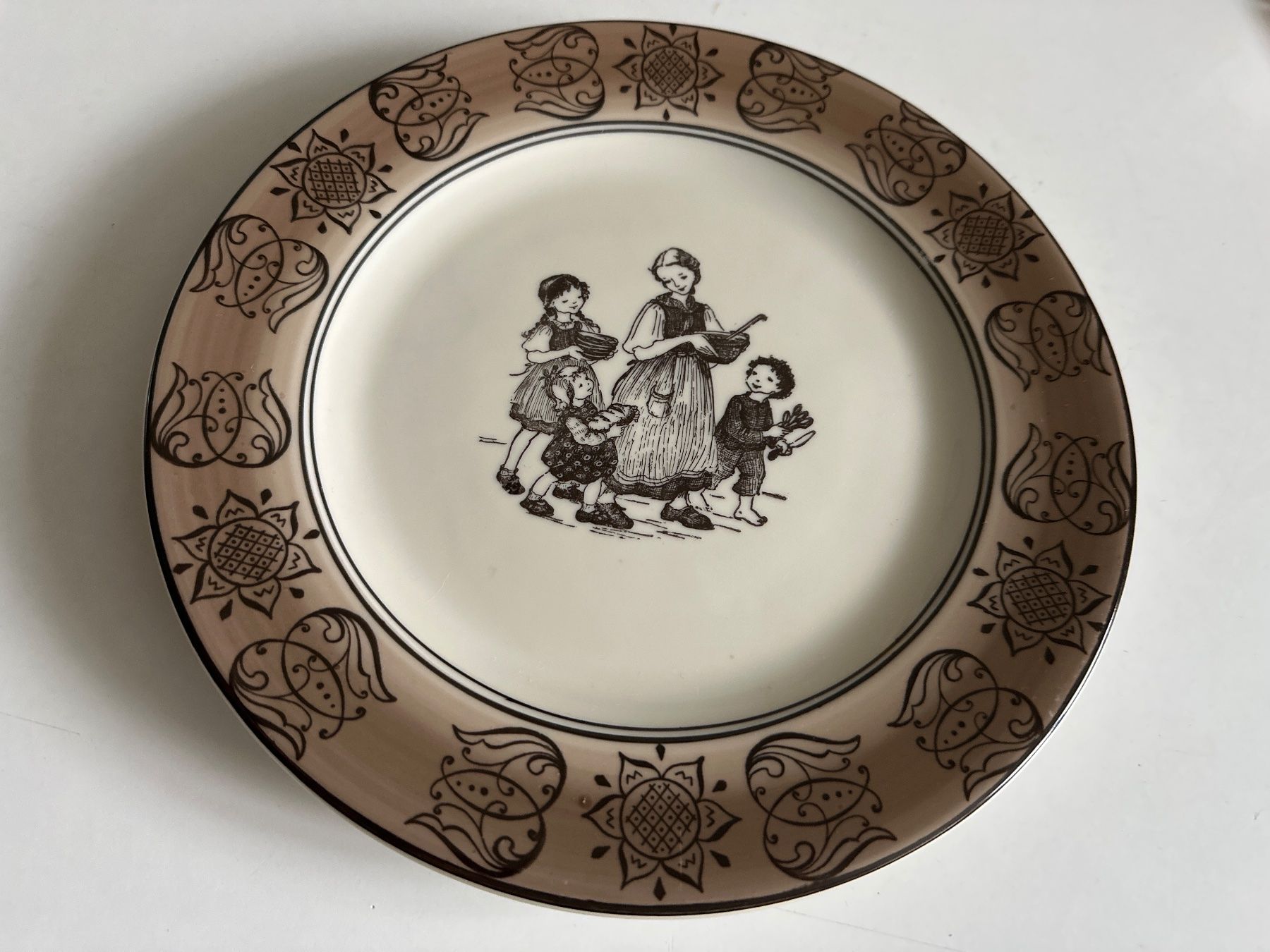 Teller: Schöner Langenthal-Teller oder Platte mit einer Familie 1955 – Gebraucht aus Zürich von Chaeffeler 1