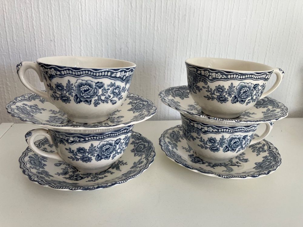 Lot Ancien Pillvuyt – 4 Tasses + 4 Soucoupes + 2 Pots à Lait – Porcelaine – Jamais Utilisés