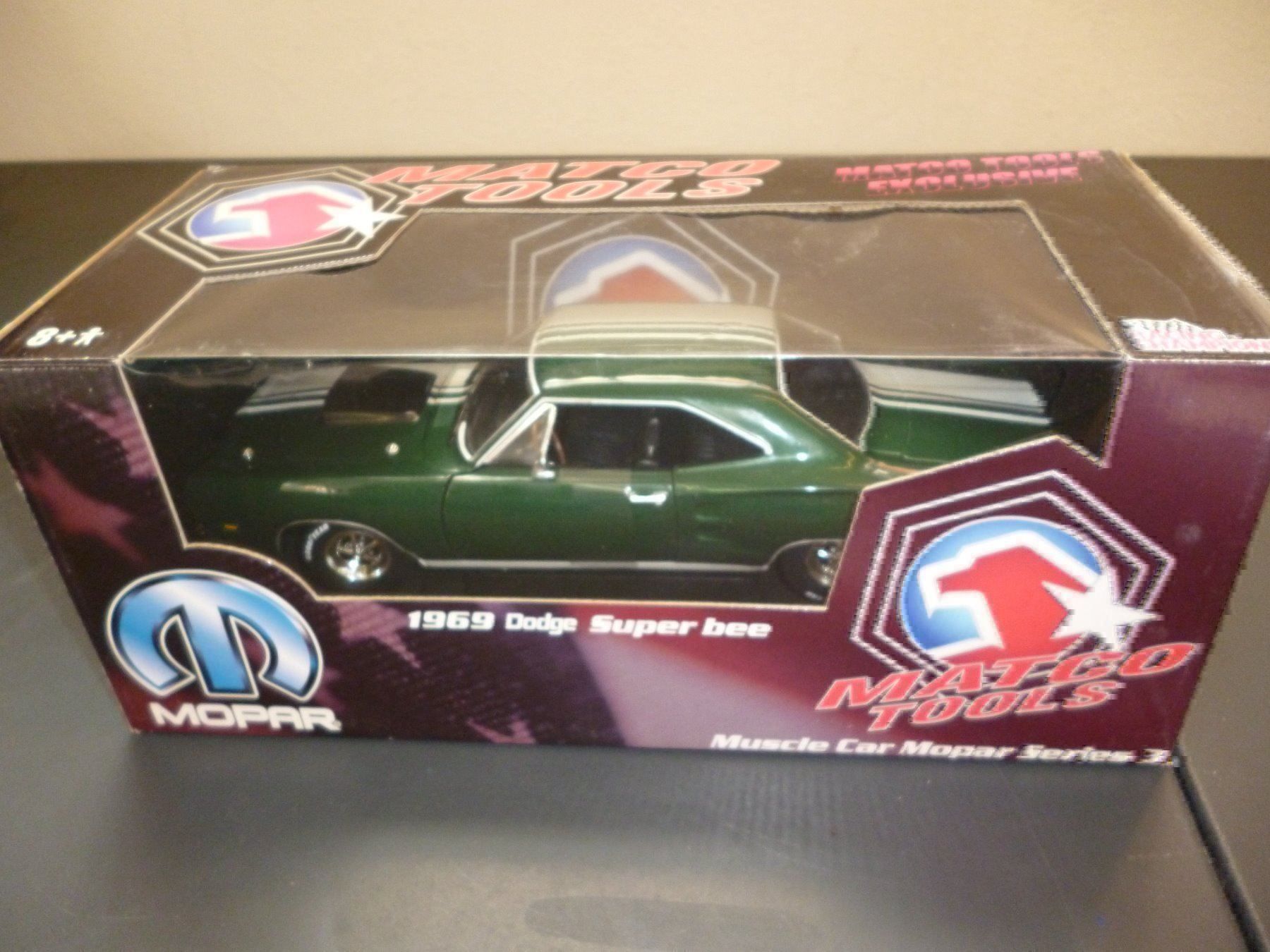 Dodge Modellini d'auto: Dodge Super-Bee 1969 1:18 – Nuovo e nell'imballaggio originale da Niederwil SG venduto da Kaicorner03