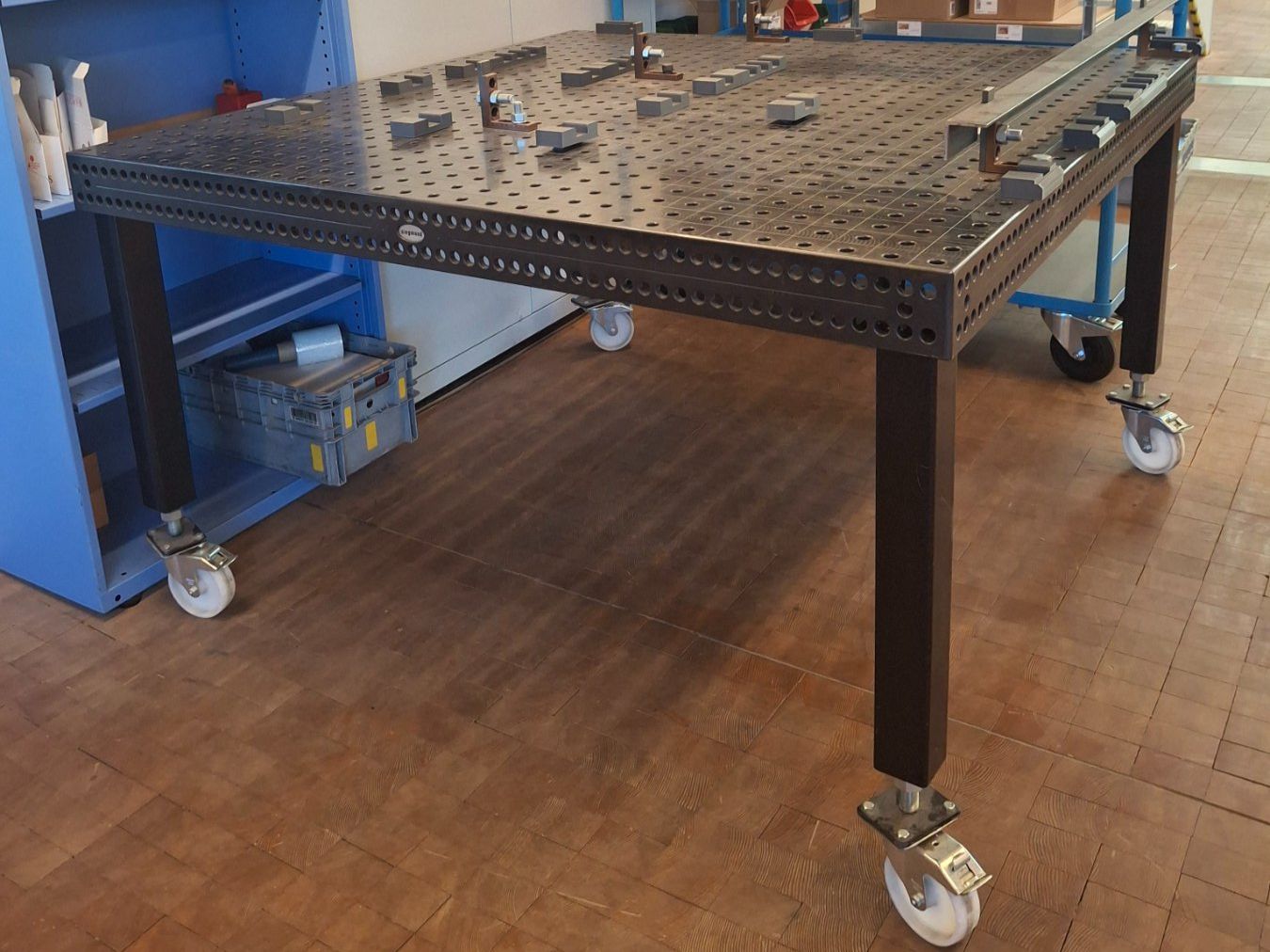 Tavoli: Table à souder 150 x 150 hauteur réglable – Usato da Fribourg venduto da CISFribourg 2