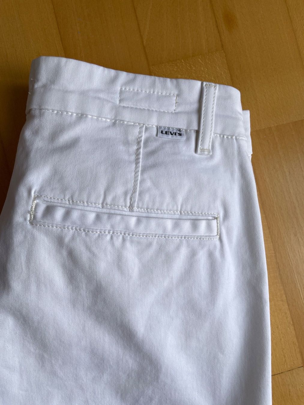 Levi's Pantaloni: Lewvi's Chino weiss Gr. 29 – Usato da Münchenstein venduto da ann_2n6y 1