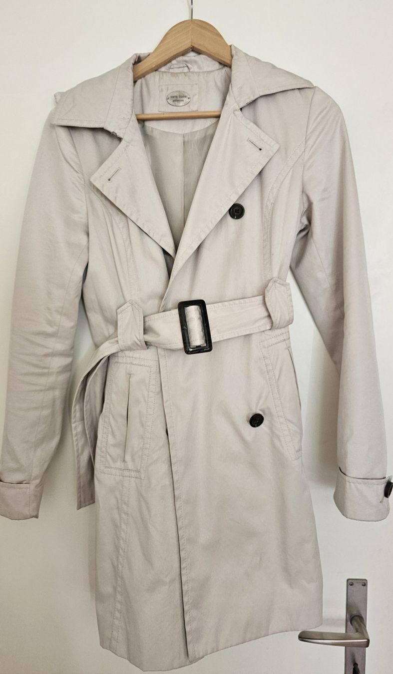 Cappotti: Trenchcoat in weiss, fast hellgrau – Usato da Neuenhof venduto da Bagua6