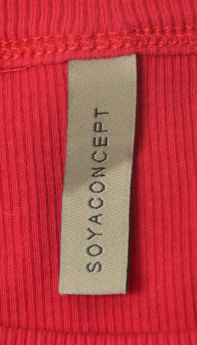 Top: Himbeerrotes Rippstrick-Top von Soyaconcept – Usato da Niederhasli venduto da littledrop 2