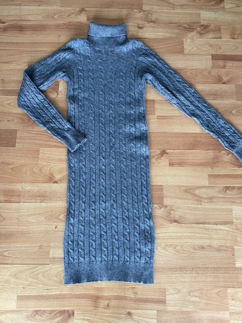 Kleider: Strickkleid grau mit Zopfmuster, Grösse S – Gebraucht aus Niederweningen von sho_mb8y