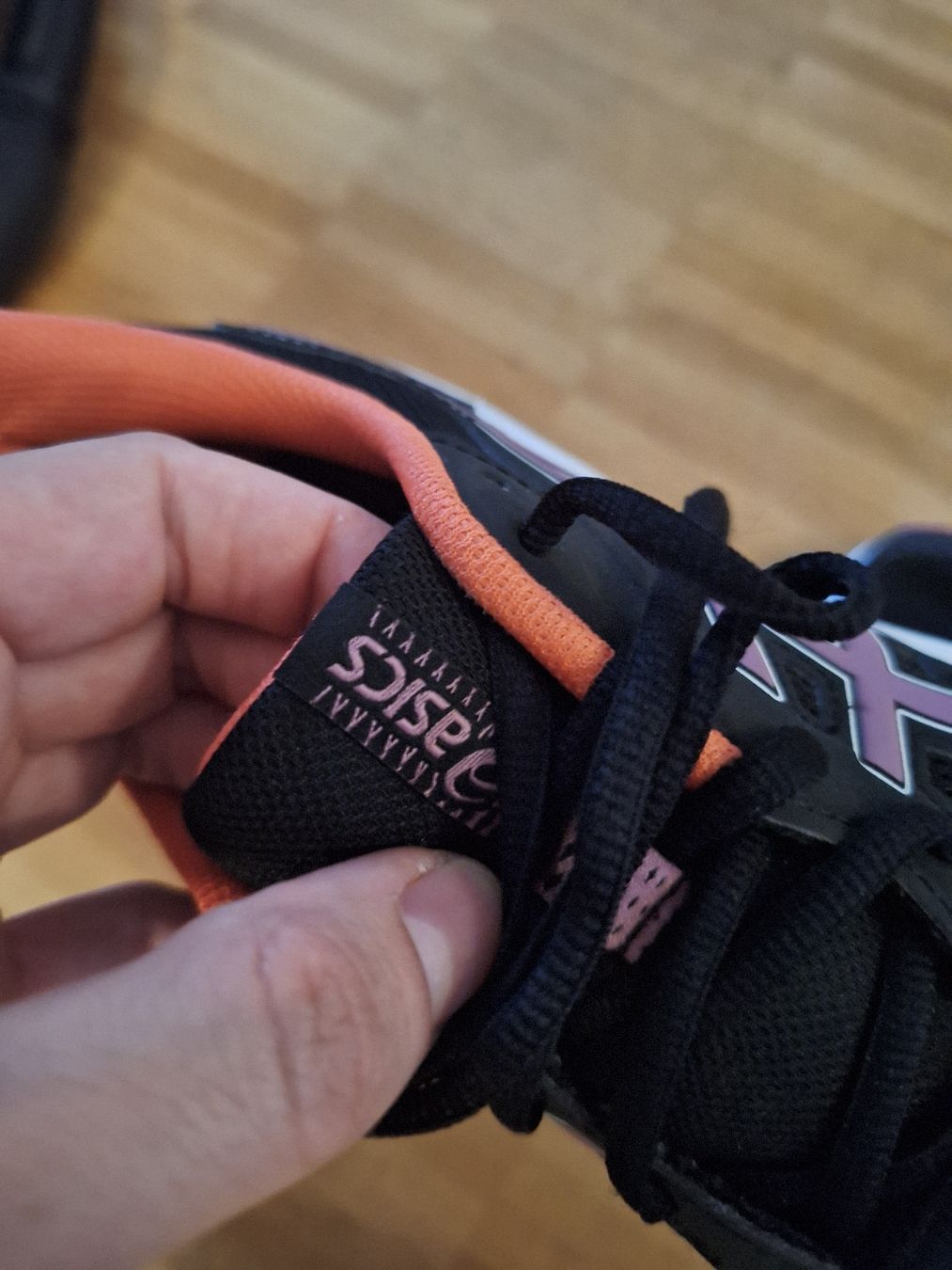Asics Schuhe für Mädchen: Asics Laufschuhe Grösse 37 – Gebraucht aus Riehen von Mamestra 1