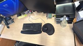 Büro-Schreibtisch