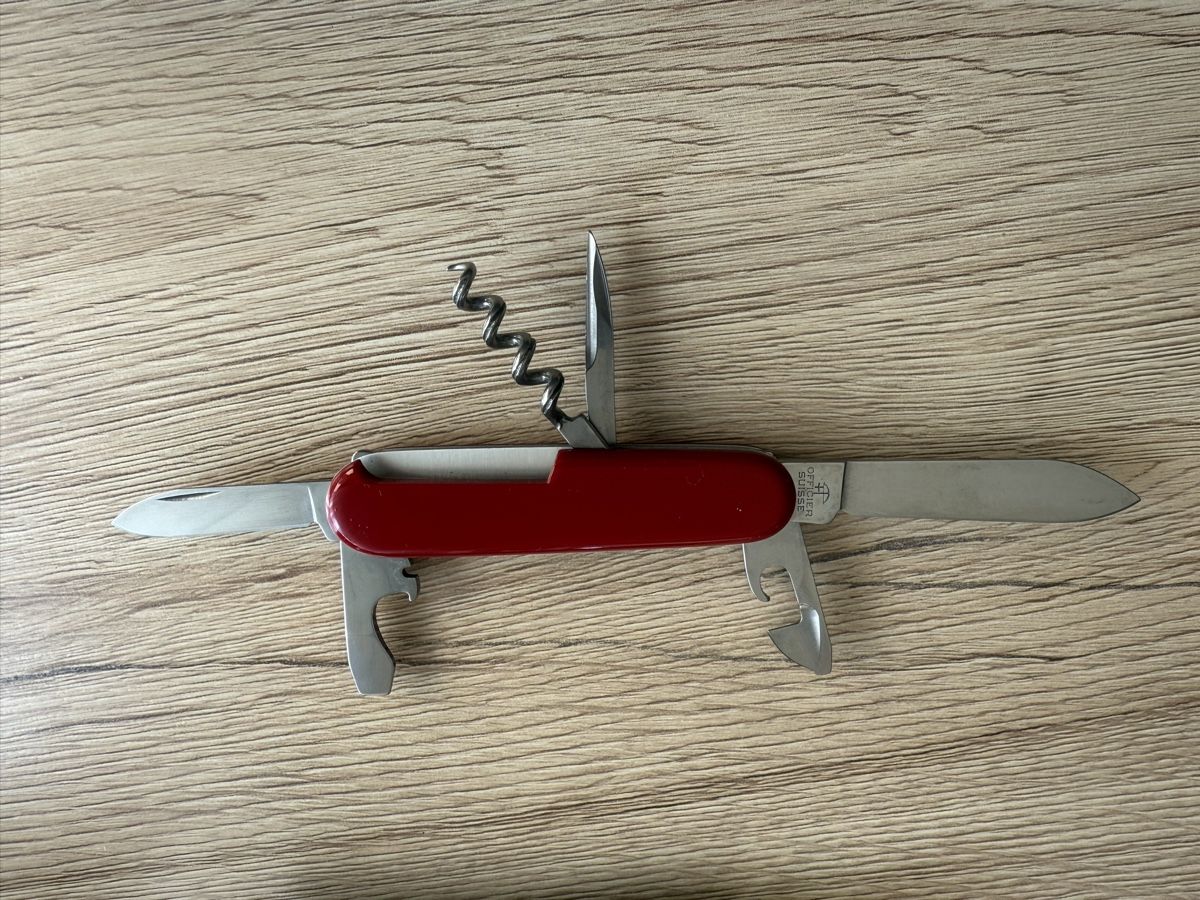 Victorinox Coltelli tascabile: Victorinox Sackmesser mit Etui – Usato da Wettingen venduto da Ni_la_lo