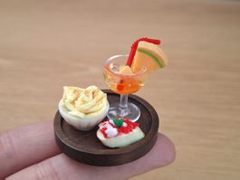 Handmade Melonen Cocktail mit Bruschetta und Nachos