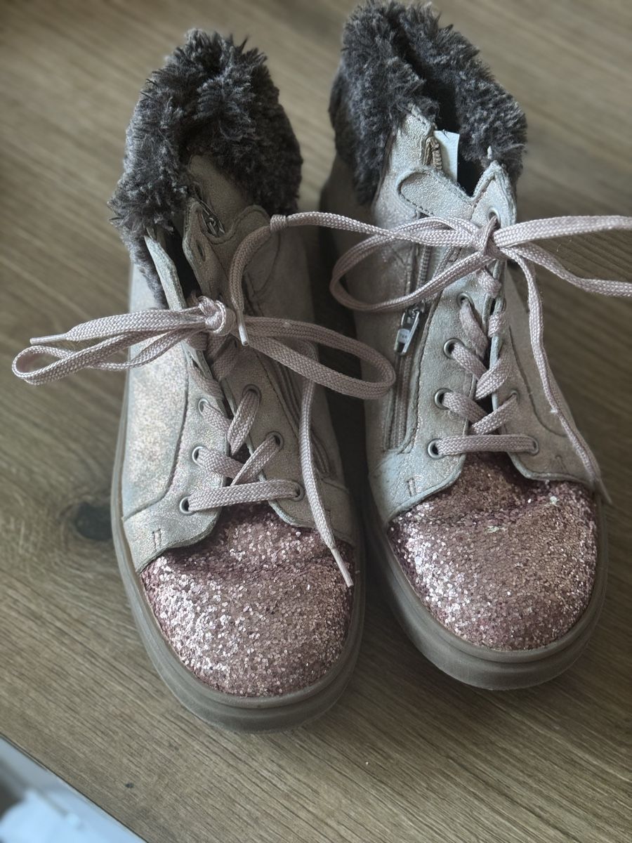 Scarpe per ragazze: Mädchen Halbschuhe Grösse 34 – Usato da Wädenswil venduto da dorodi