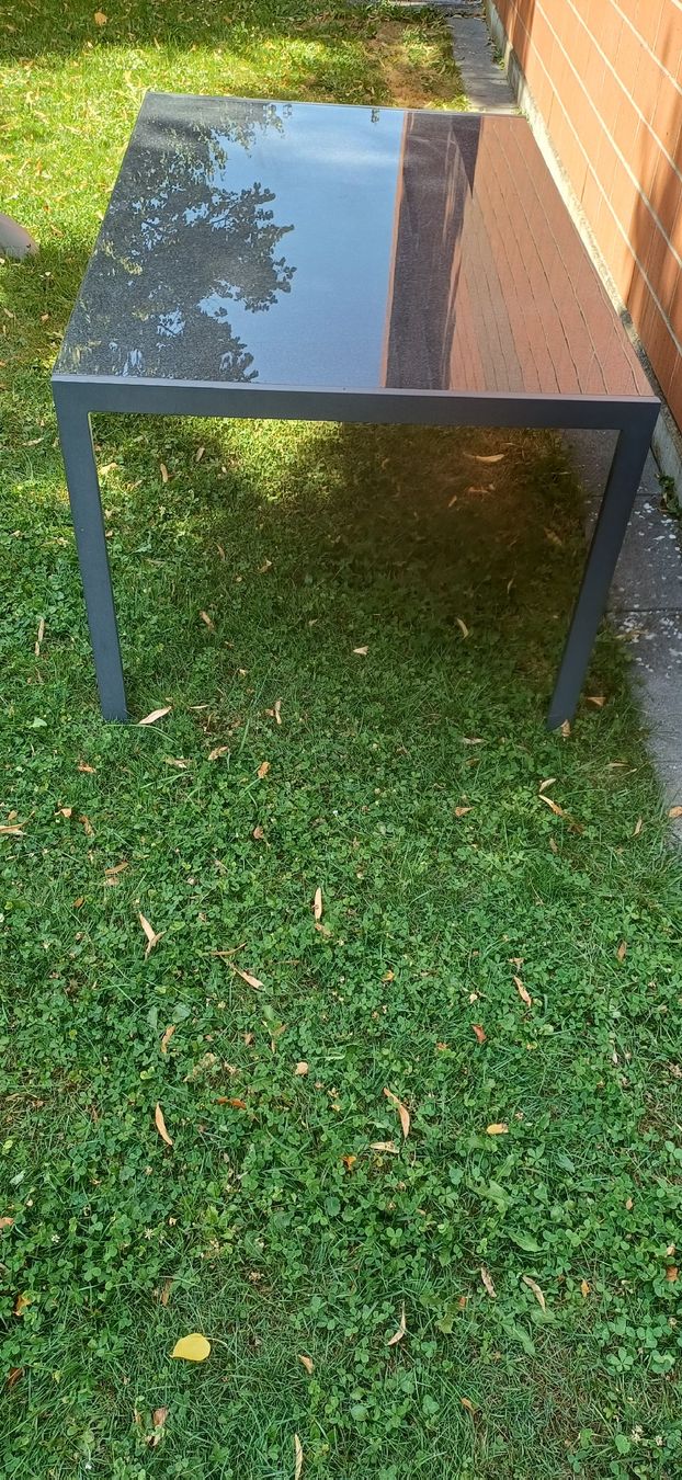 Tische: Gartentisch mit Glasplatte 150x95.5x75 cm – Gebraucht aus uster von Neaele 2