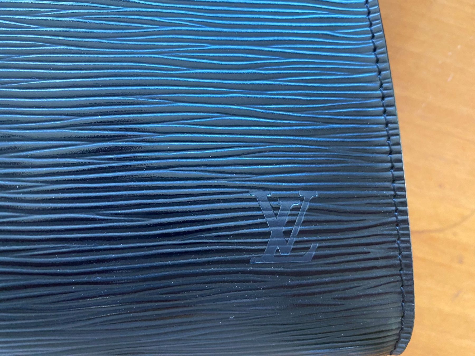 Louis Vuitton Taschen: Original Louis Vuitton Pochette schwarz – Neu (gemäss Beschreibung) aus Matten b. Interl von  3