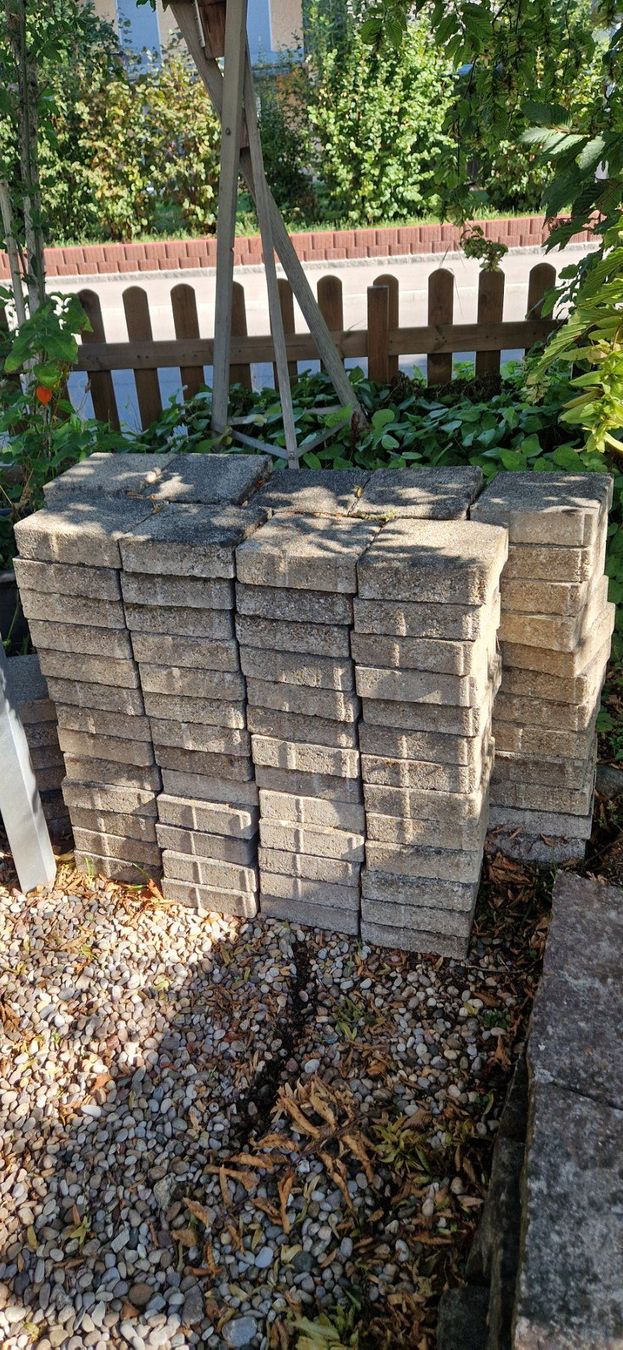 Piatti di portata: Gartenplatten 20x20 gebraucht – Usato da Wiesendangen venduto da Janinefroeh