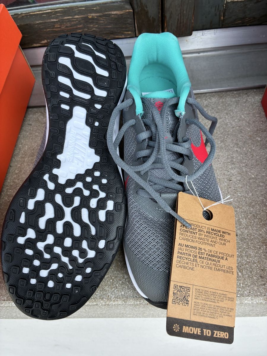 Nike Scarpe da donna: Nike Revolution 6  Grau 40 – Nuovo e nell'imballaggio originale da Zürich venduto da Msirco