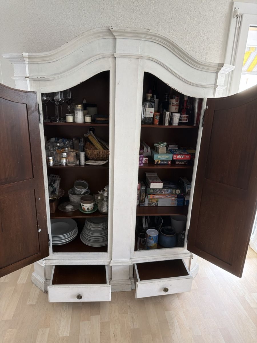 Armadi: Antiker weisser Schrank – Usato da Morgarten venduto da elabaumann_ch 4