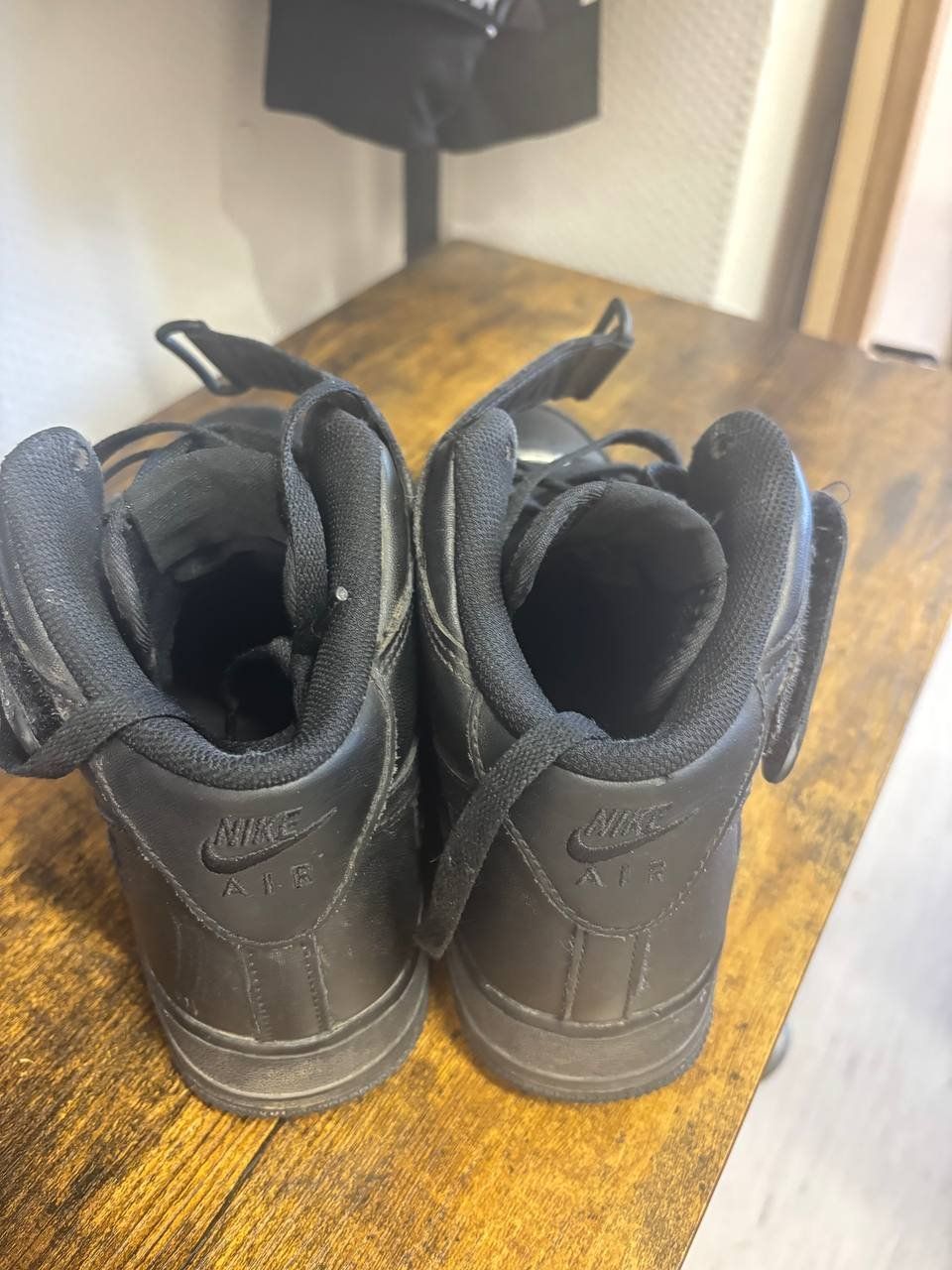 Nike Scarpe da uomo: Nike Air Force 1 High Schwarz Grösse 42.5 – Nuovo (secondo la descrizione) da Gossau ZH venduto da nyk_rnq7 2