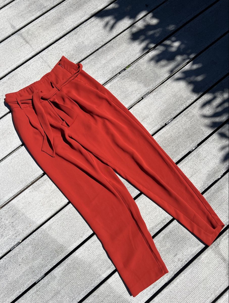 Zara Pantaloni: Red pants Zara XS – Usato da St-Aubin FR venduto da claramathi