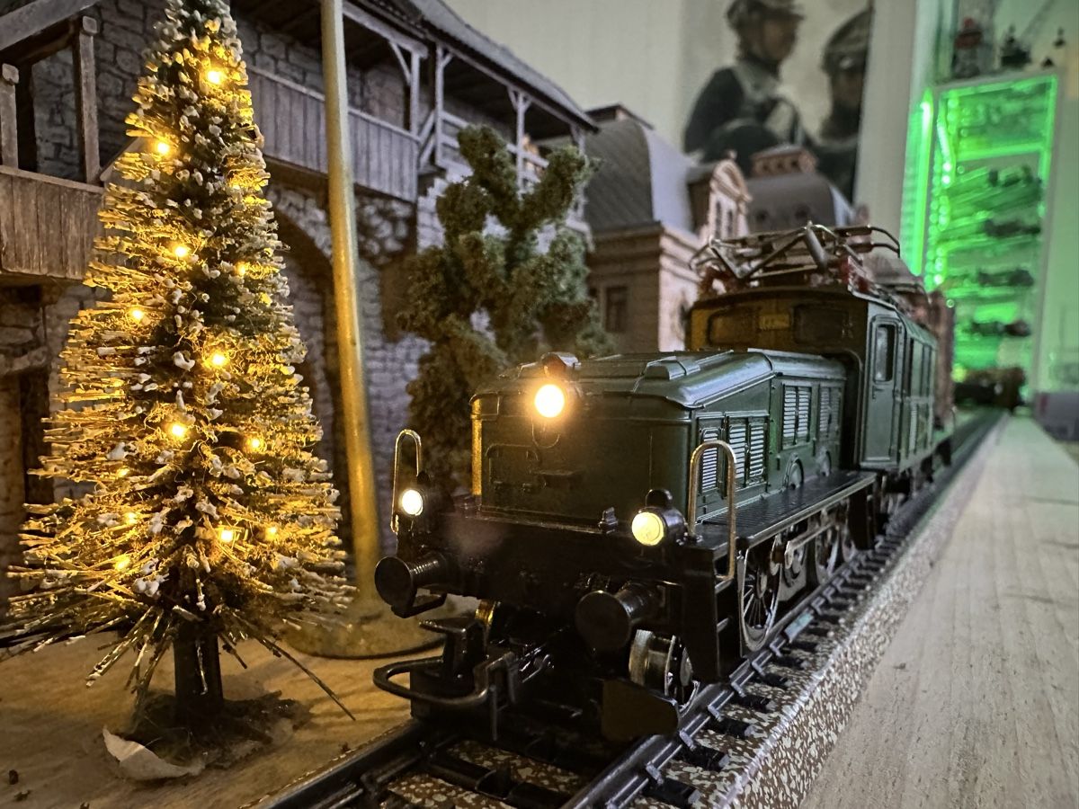 Märklin Modellini di ferrovie: Märklin 3056 SBB Ce 6/8 III – Usato da Lupsingen venduto da New-Haven