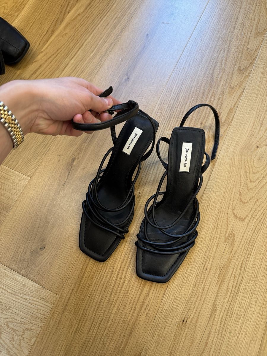 Stradivarius Scarpe da donna: Schwarze high heels - Gr 38 – Usato da Solothurn venduto da Hage_ 1