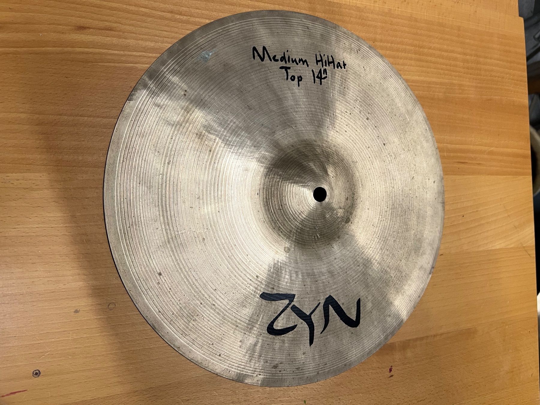 Musikinstrumente: 2 Stück Becken ZYN Medium HiHat – Gebraucht aus Hünenberg von Abtech 1